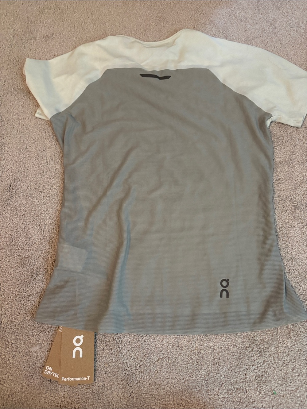 On Running women’s Mint Green Short Sleeve Performance Tee - Picture 2 of 2
